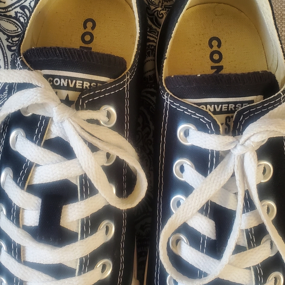 Converse Sneaker - Picture 4 of 8